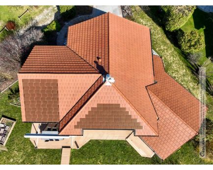 Tuiles solaires rouges 